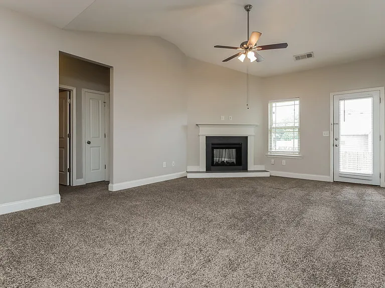 547 Joneus Dr — Photo 4