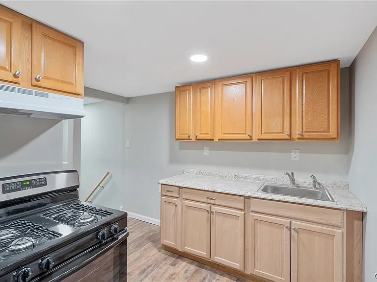 95 Ontario St #1 — Photo 3