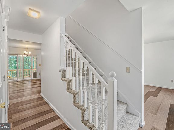 5th image of 185 Tara Dr