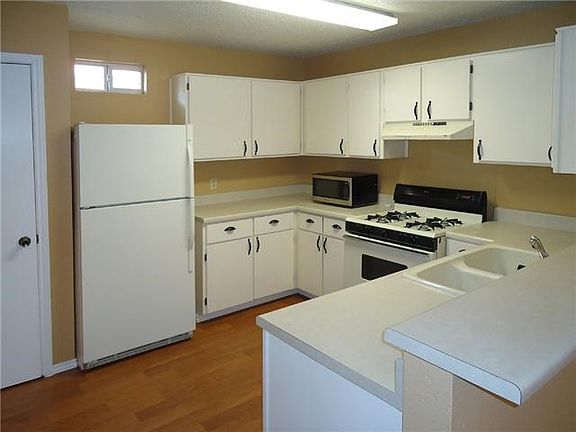 5th image of 12712 Heinemann Dr