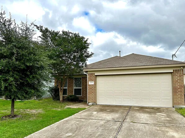 16763 N Blue Jay Dr, Conroe, TX 77385