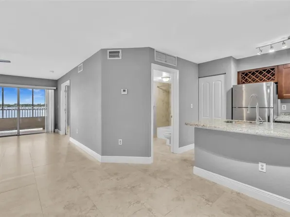 2811 N Oakland Forest Dr APT 205, Fort Lauderdale, FL 33309