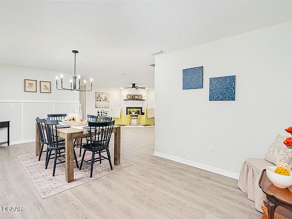 4th image of 745 Bay Dr