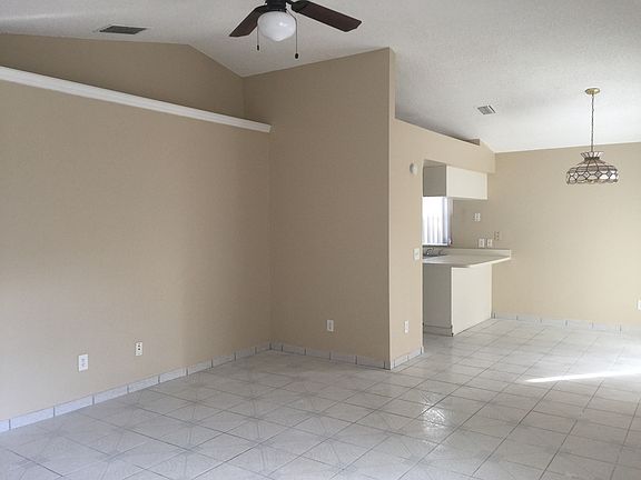 5th image of 5216 Oceanside Ct
