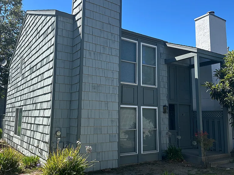 811 Magellan Ln — Photo 2