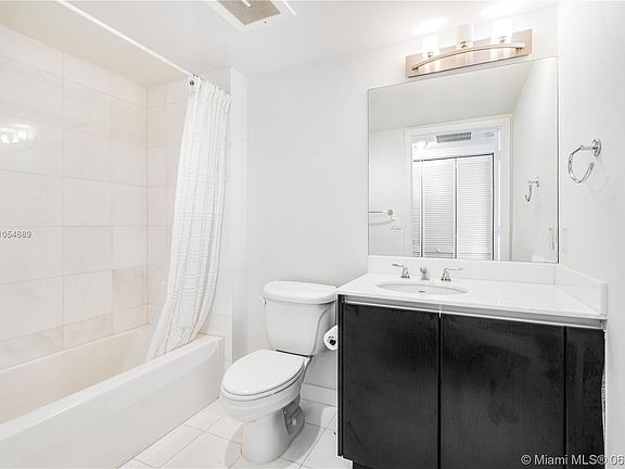 3rd image of 665 NE 25th St APT 1505