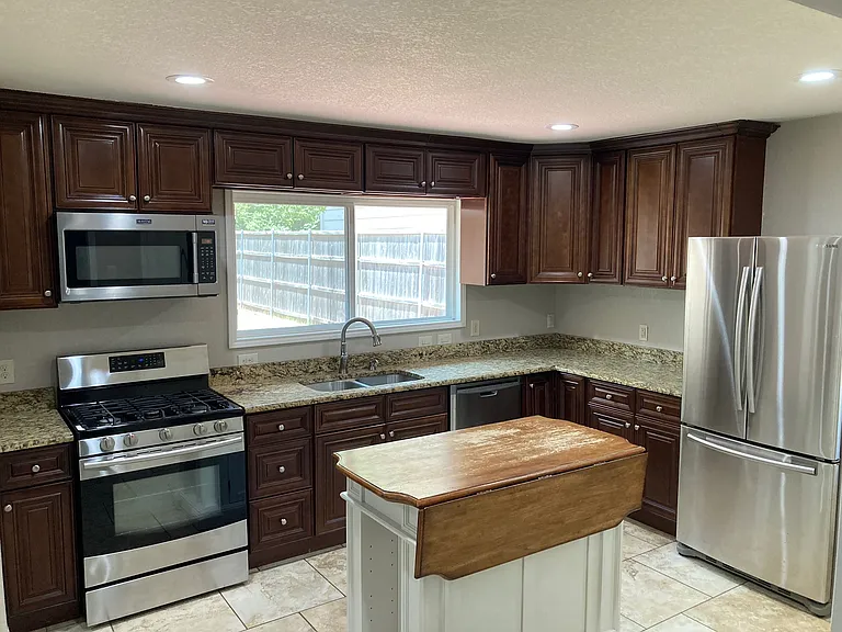 Extra Large Kitchen perfect for hosting, Refrigerator, Washer & Dryer included