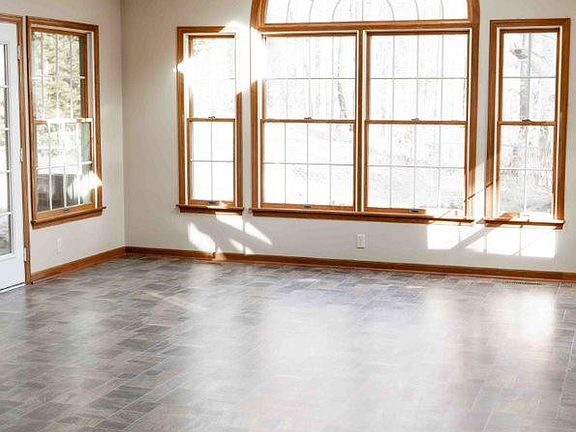 4th image of 368 Spruce Dr