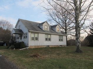 895 Old Airport Rd, Douglassville, PA 19518