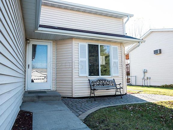 3rd image of 739 14th Ave W