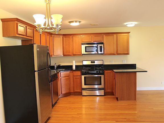 3rd image of 16W477 Mockingbird Ln APT 204