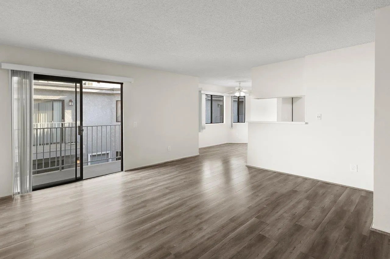 2 bed, $2,595 — Photo 1