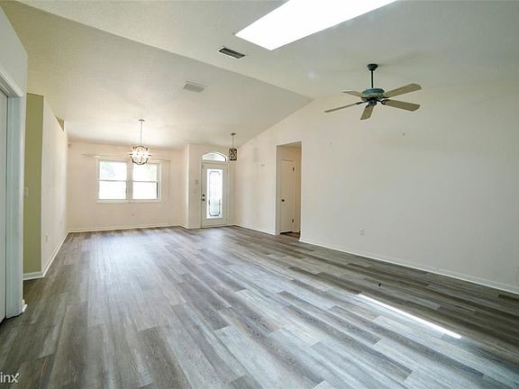 4th image of 26213 Newcombe Cir