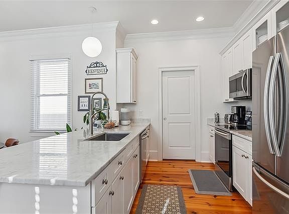 4th image of 6013 Dauphine St