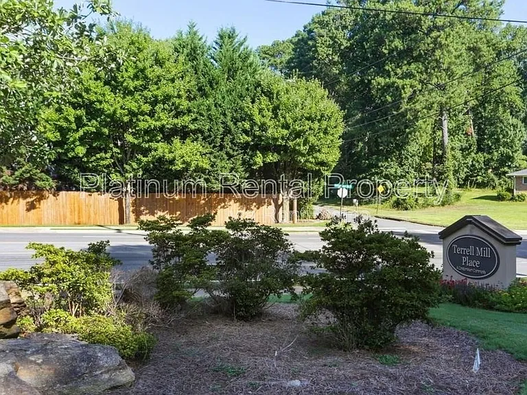 1555 Terrell Mill Pl SE #E — Photo 33