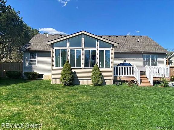4th image of 5442 Chatham Ln