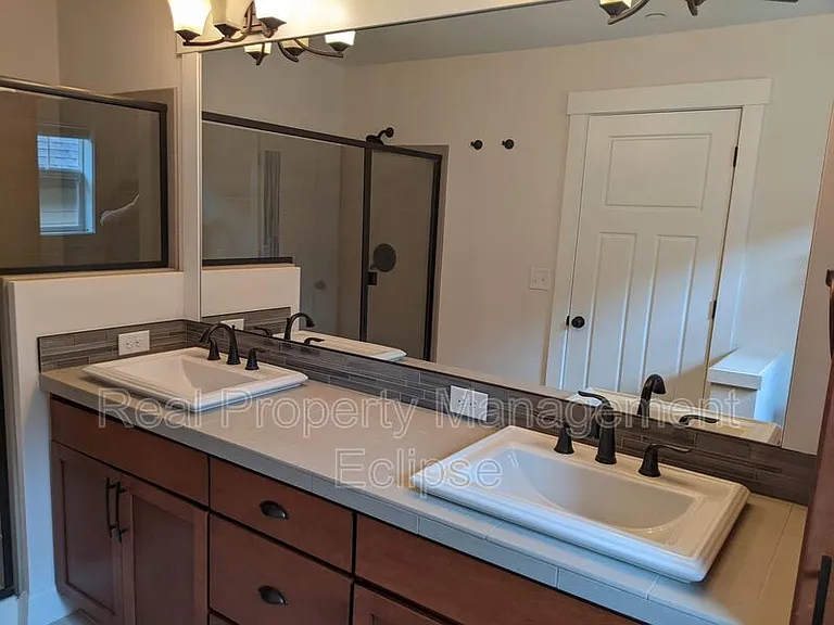 1320 Chelsea Walk NE — Photo 10