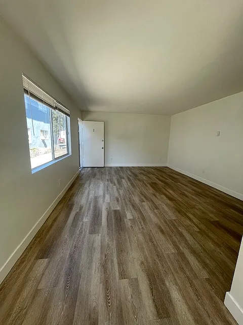 2248 Walnut Ave — Photo 4
