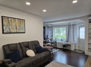94 Martha Ct APT 1, North Babylon, NY 11703
