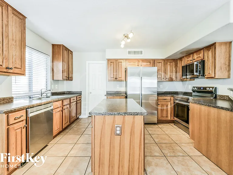 848 E Morelos St — Photo 5