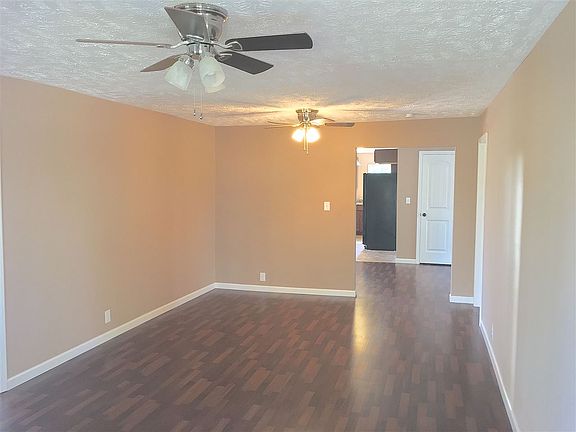 3rd image of 2761 Cherokee Dr