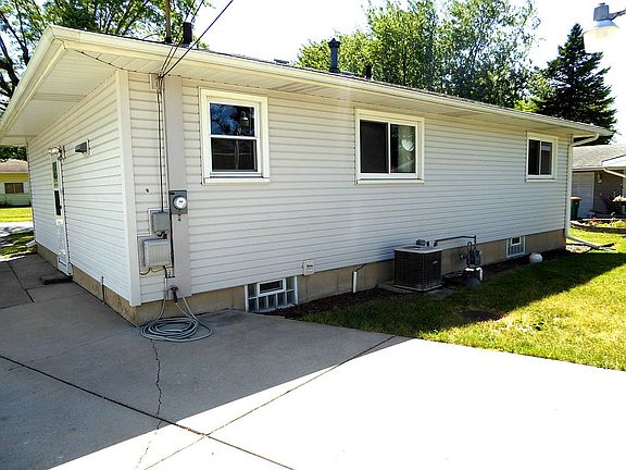 3rd image of 756 W 70th Pl