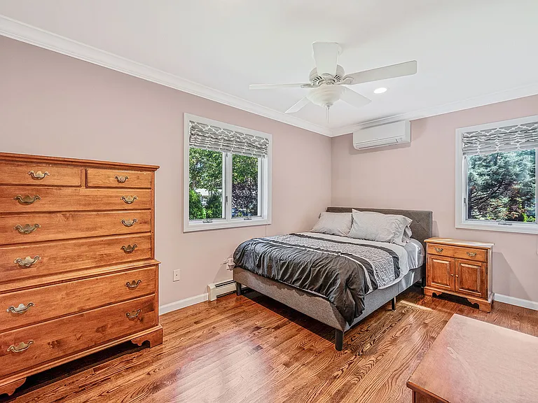 8 Paynes Ln — Photo 11