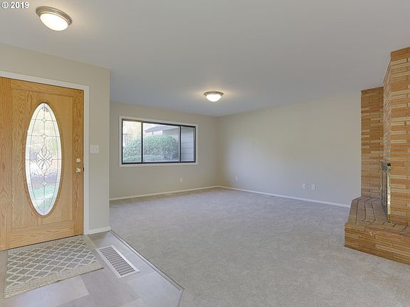4th image of 12432 SE Guilford Dr