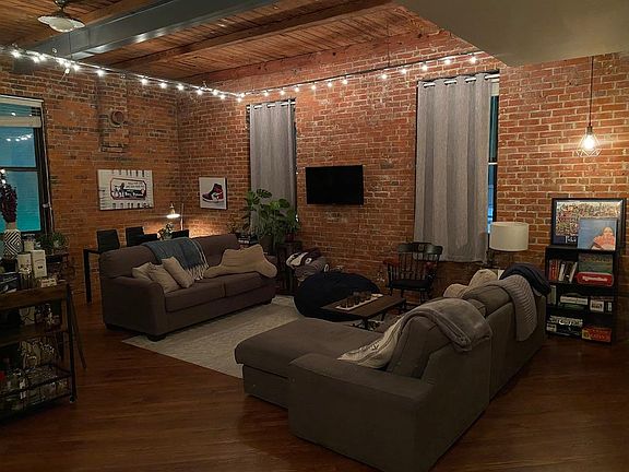 3rd image of 413 E Chapel Hill St APT 202