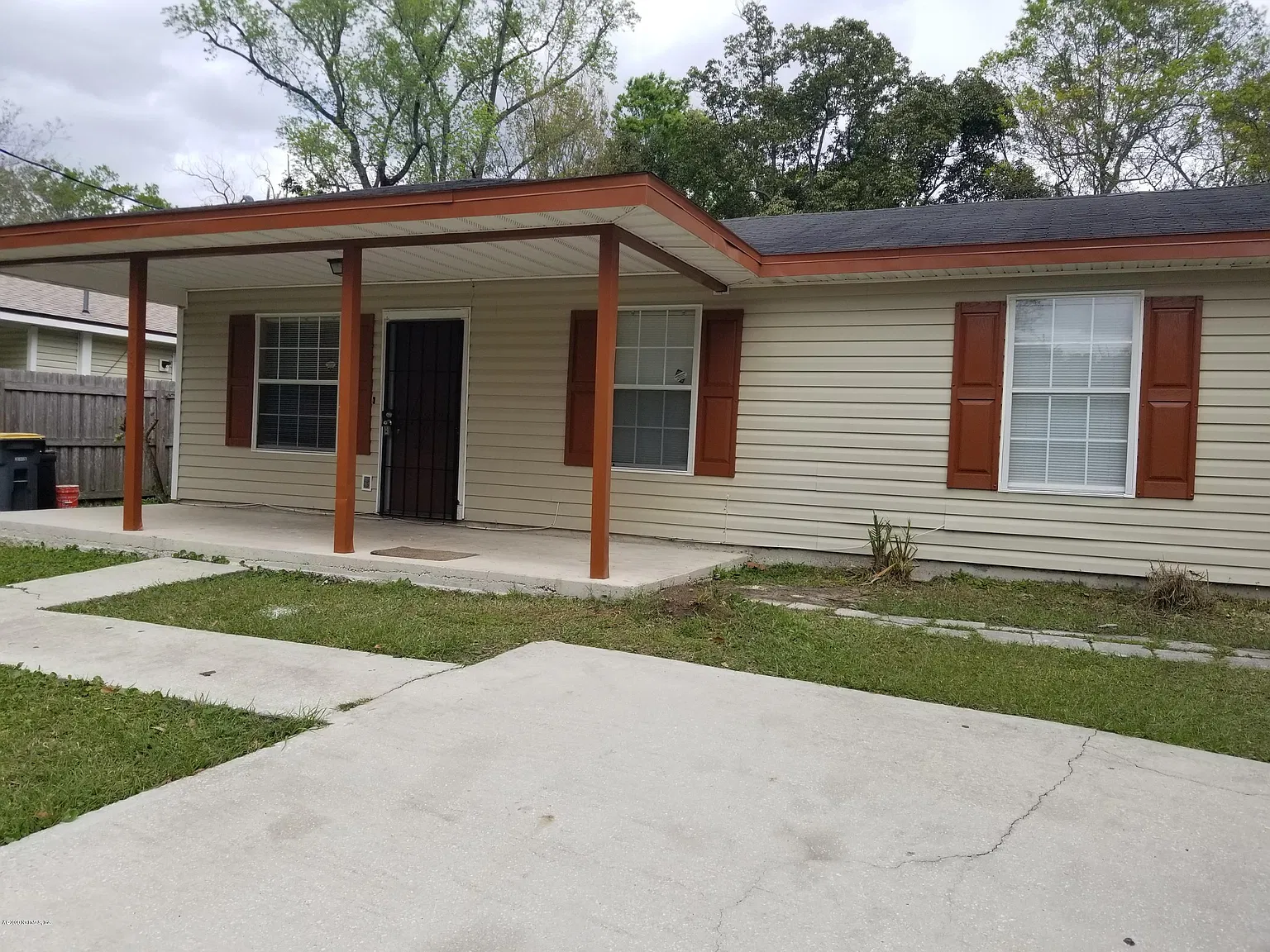 3 bed, 2.0 bath, 1100 sqft, $1,350 — Photo 2