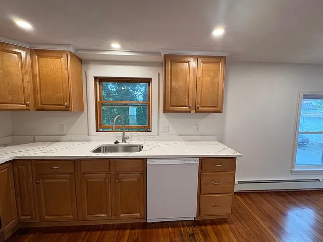 3 bed, 950 sqft, $2,750 — Photo 3
