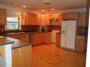 627 E 6th St, Chaska, MN 55318