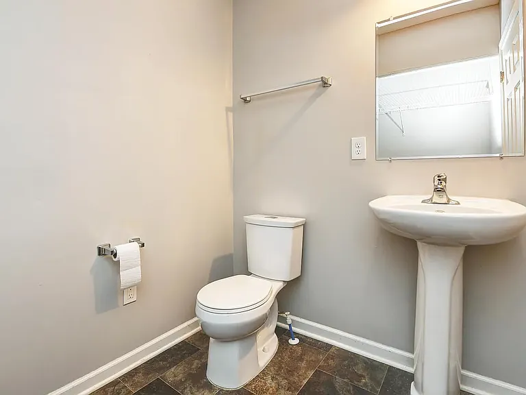 964 Carpenter St — Photo 7