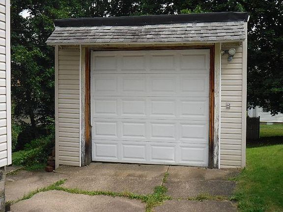 3rd image of 188 Stowe St