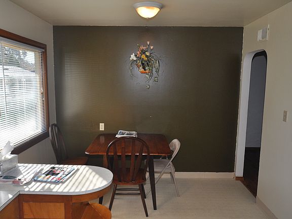4th image of 9433 Fawcett Ave