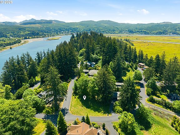 5th image of Nehalem Point Dr