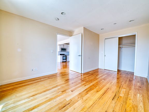 4th image of 23-15 Astoria Blvd #7EPH