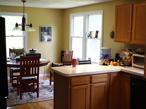 Kitchen & dining area