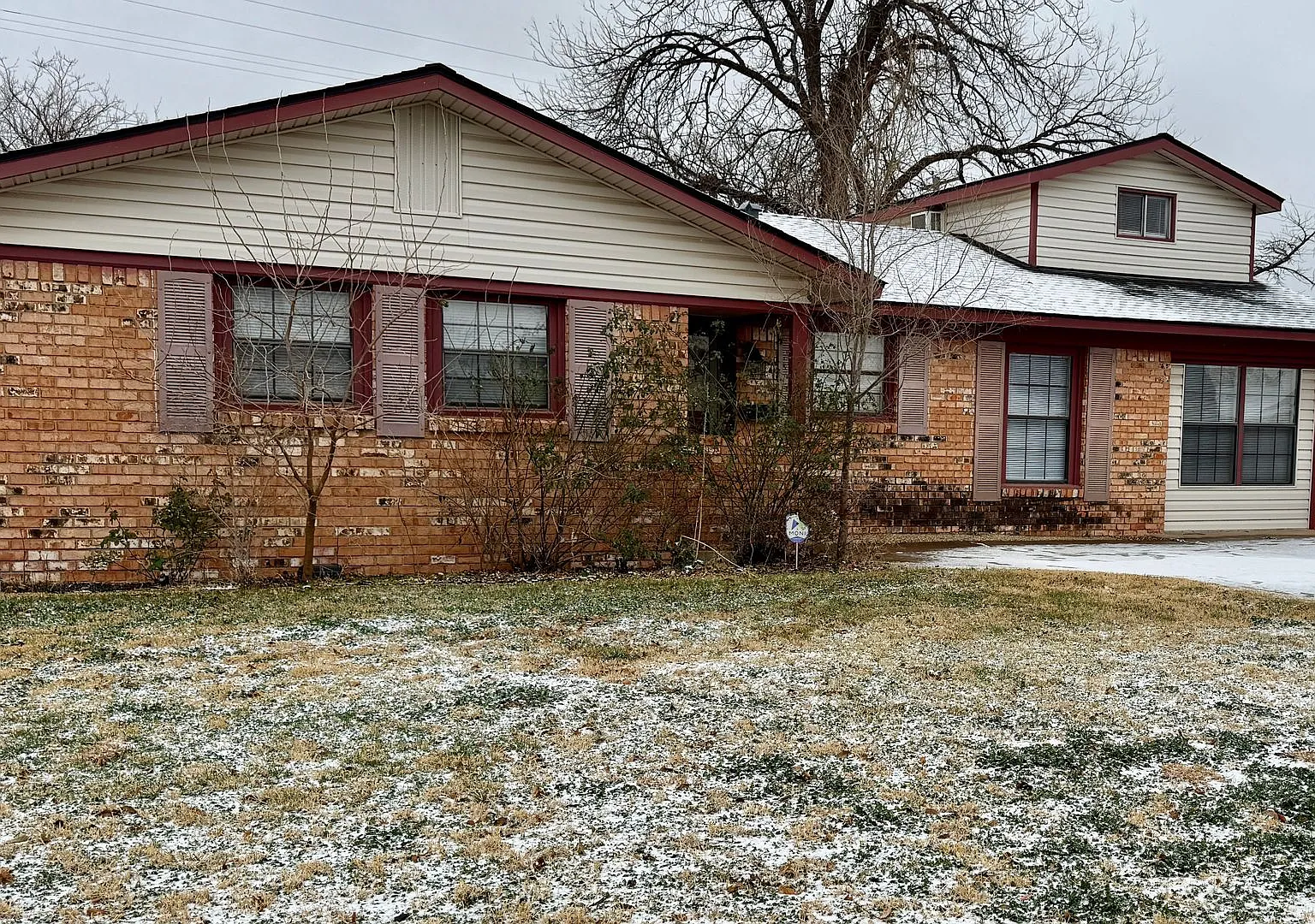 WOW! Gorgeous Remodeled 3/2 with Loft near LCU, Tech, Medical District! — Photo 2