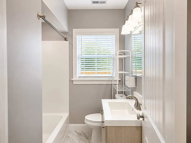 9327 NE Glisan St #1 — Photo 12
