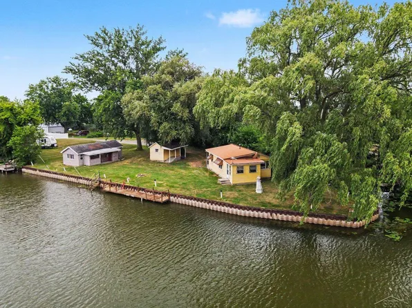 4092 E Barney Dr, Fairgrove, MI 48733