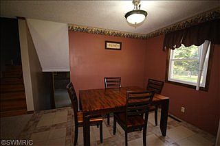 4th image of 32853 Bradeen Ave