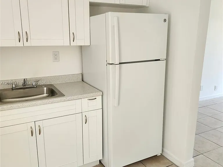 726 21st St #3 — Photo 3