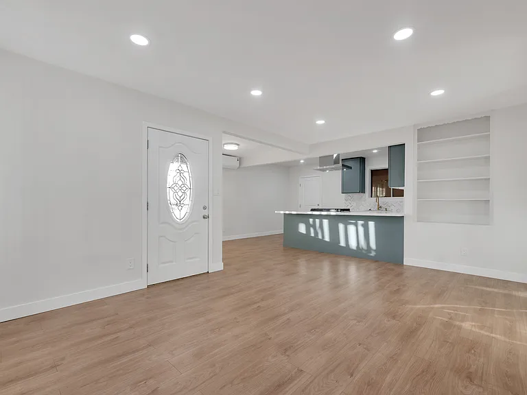 14937 Friar St — Photo 3