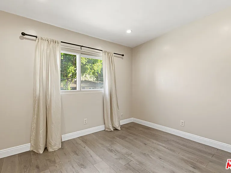 8710 Belford Ave #207B — Photo 15