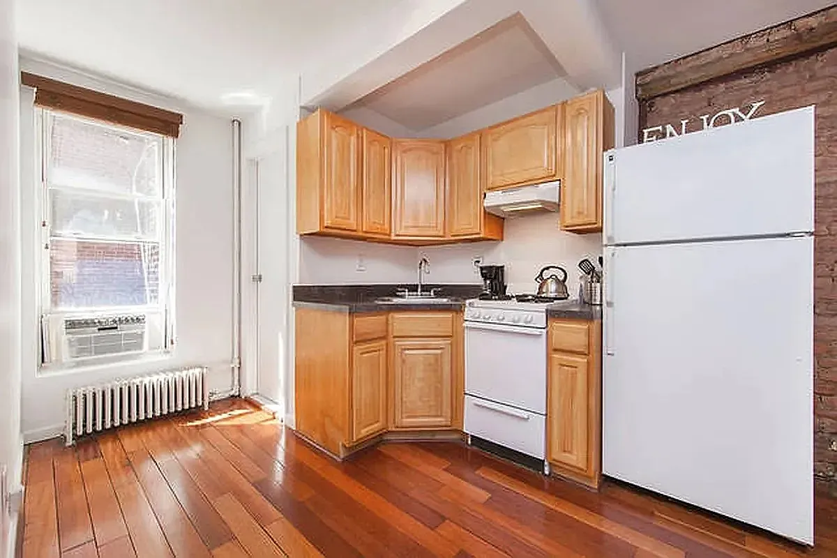 233 First Avenue — Photo 3