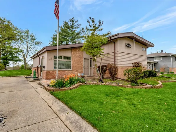 137 Westwood Dr, Park Forest, IL 60466