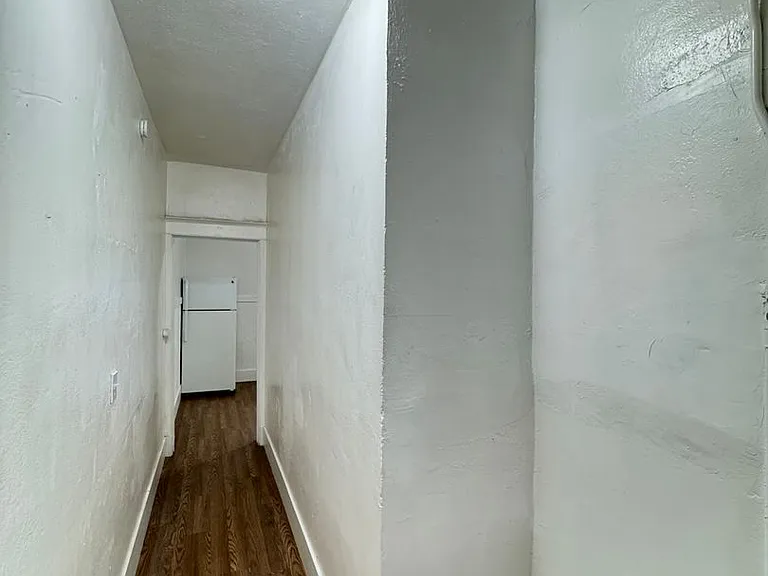 Vernon Ave - 458 — Photo 13