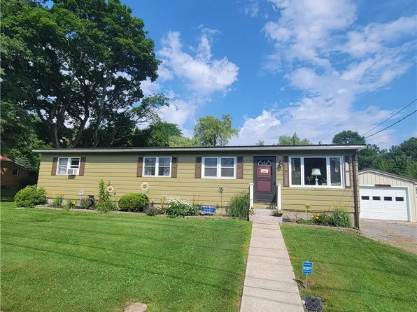 28 Liberty St, Castile, NY 14427