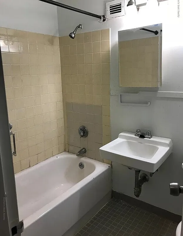 Studio, 1.0 bath, 583 sqft, $1,550 — Photo 2